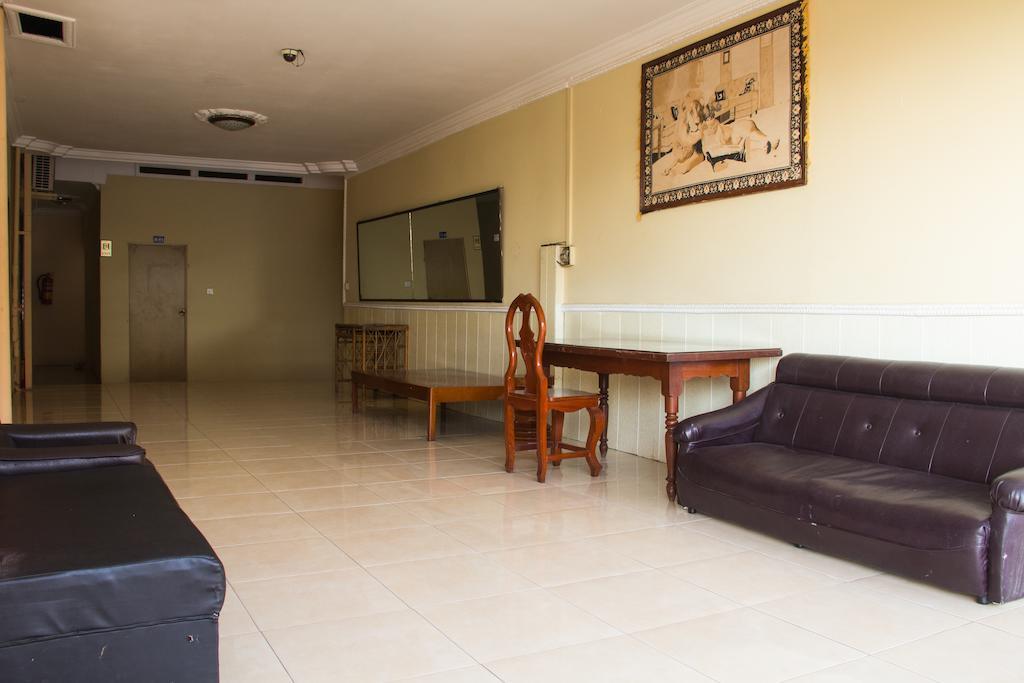 Royal Guest House Phnom Penh Esterno foto
