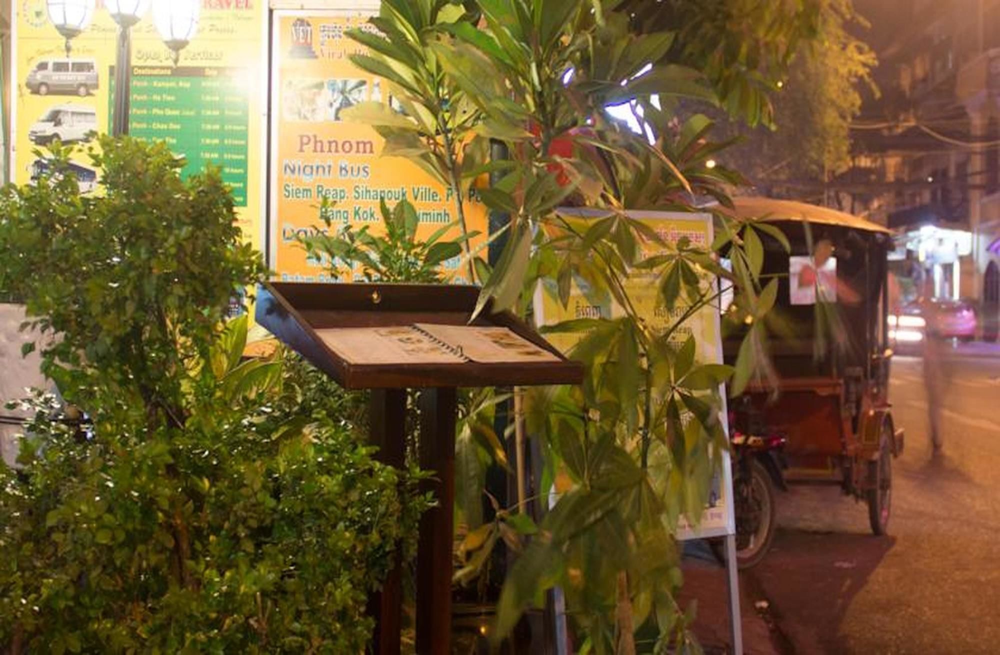 Royal Guest House Phnom Penh Esterno foto