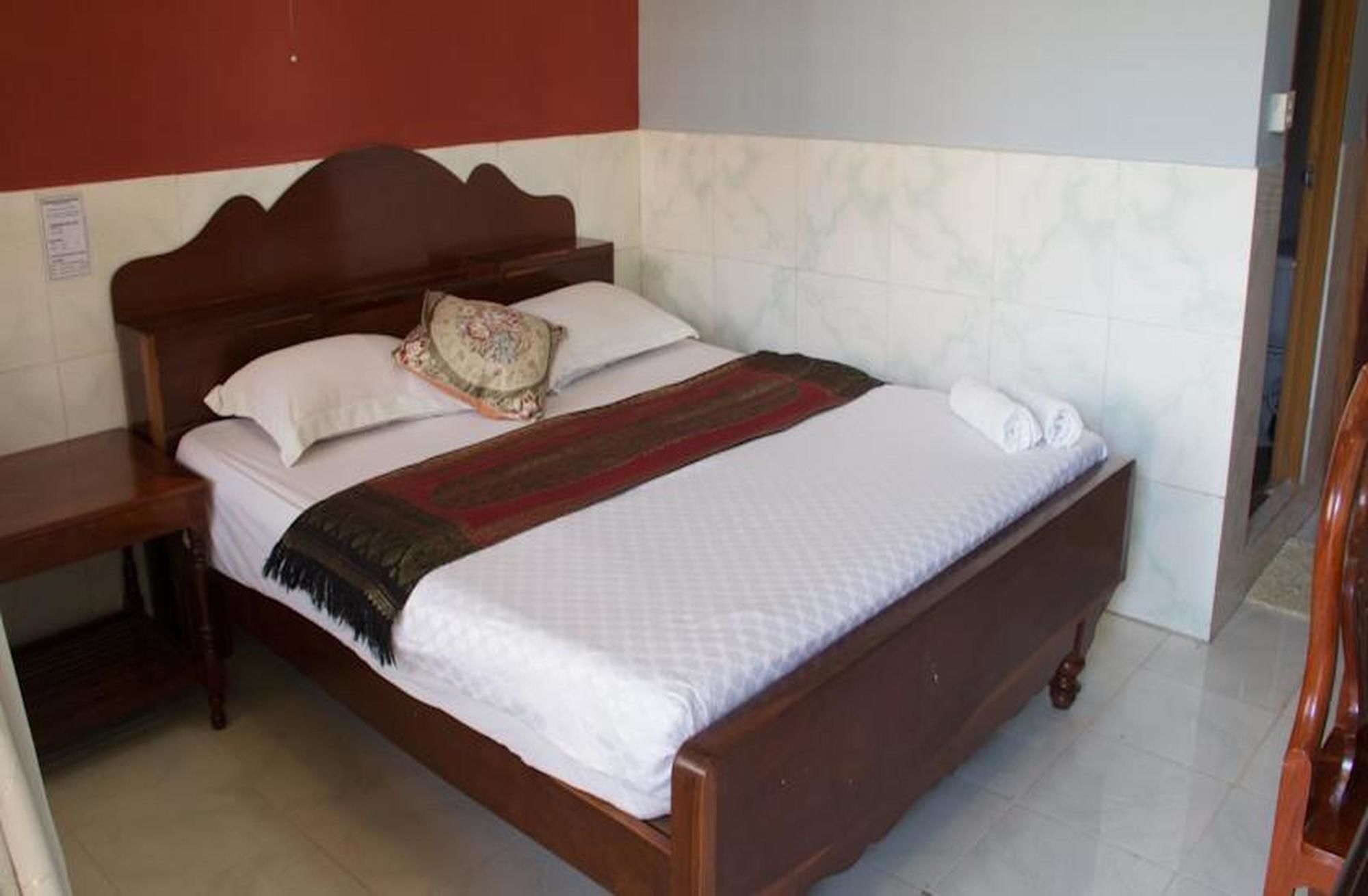 Royal Guest House Phnom Penh Esterno foto